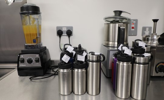Food canisters