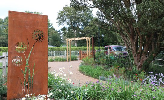 Flower art sculpture